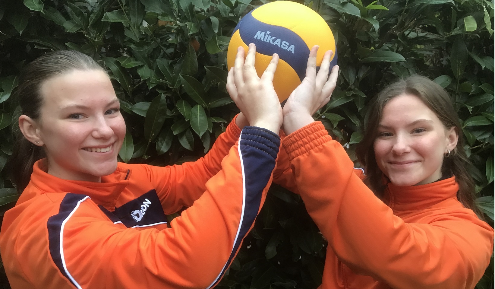 De tweelingzusjes gáán voor de sport